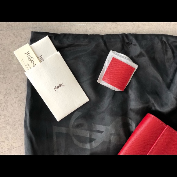 Saint Laurent 'Y' Large Leather Clutch - Picture 2 of 8